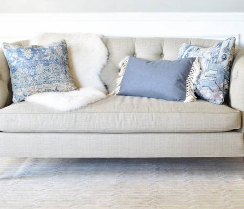 Мастер-класс: диванные подушки из ковриков 